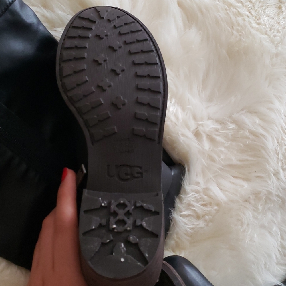Womens uggs - Picture 2 of 3